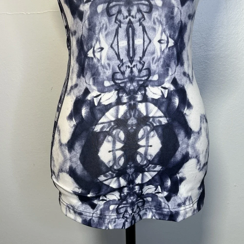 Lululemon Cool Racerback Tank Top Women's Sz 2‎ White Blue Tie Dye